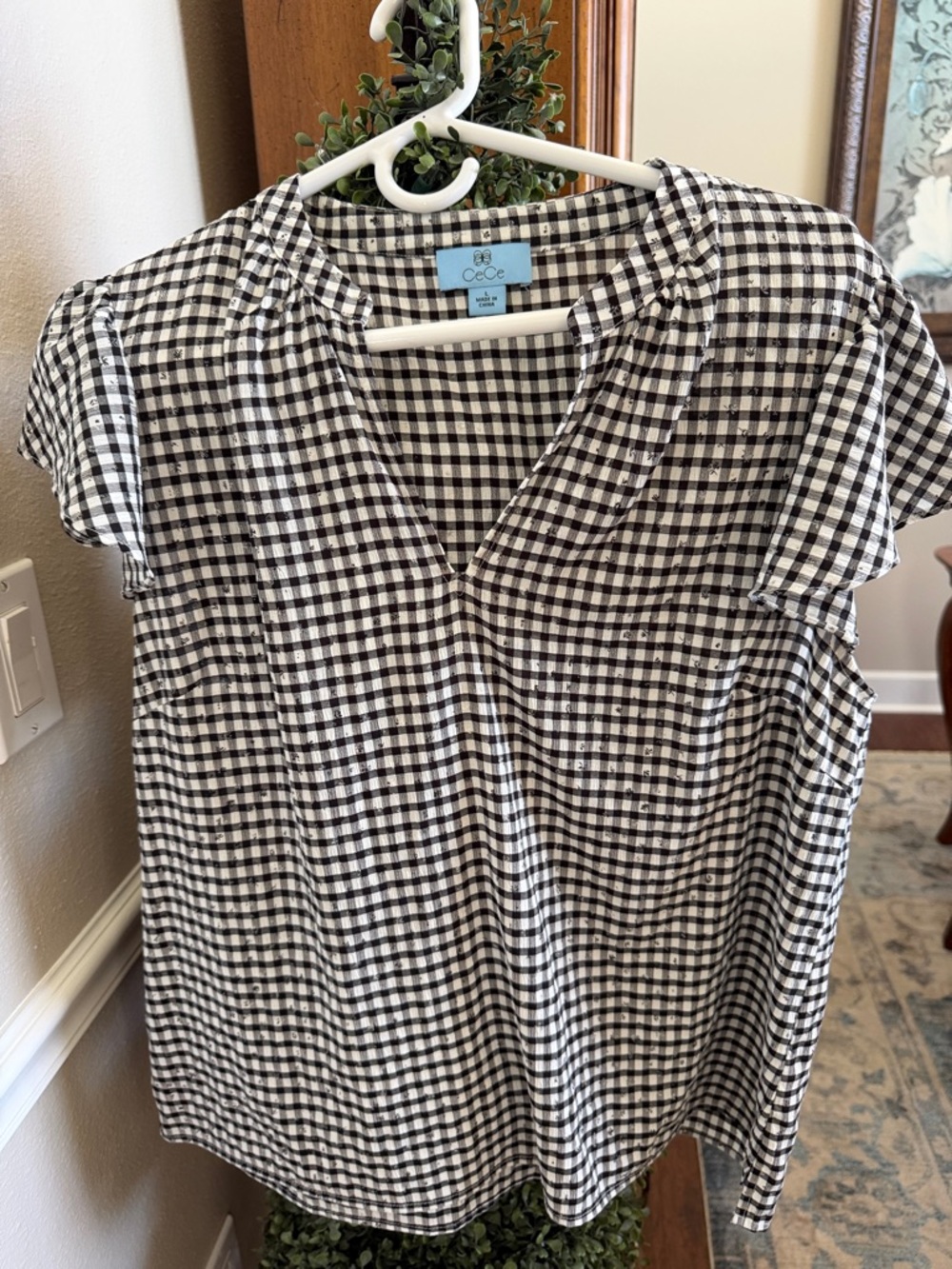 C.C Black and White Gingham V-Neck Cap Sleeve Blouse